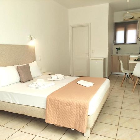 # 6 Giorgos & Chara Apartments Nea Kydonia エクステリア 写真