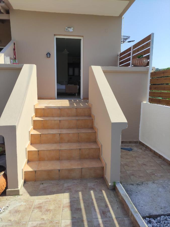 # 6 Giorgos & Chara Apartments Nea Kydonia エクステリア 写真
