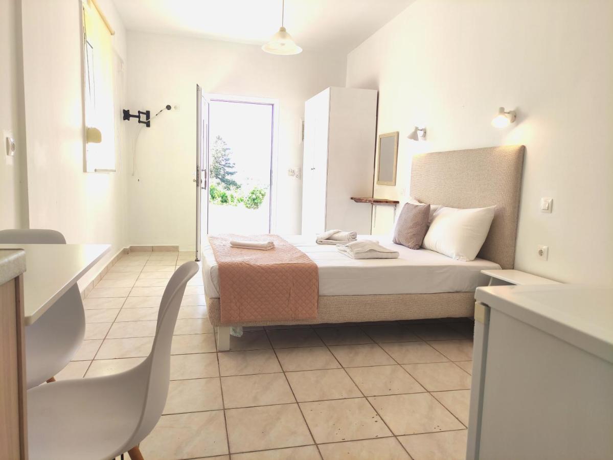# 6 Giorgos & Chara Apartments Nea Kydonia エクステリア 写真